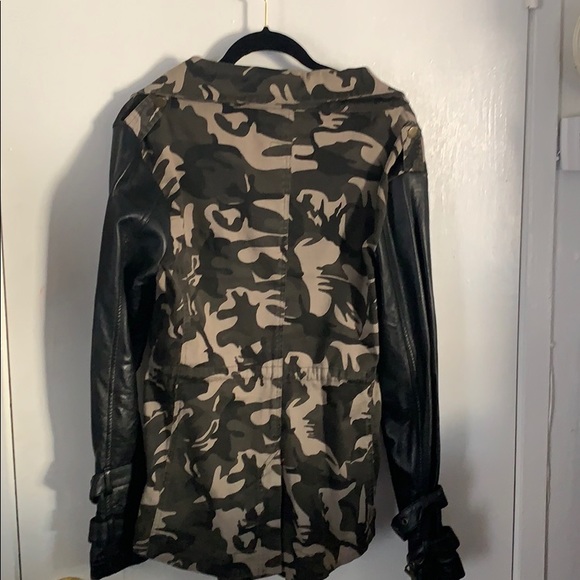 Camo jacket with black faux leather sleeves - Picture 2 of 2